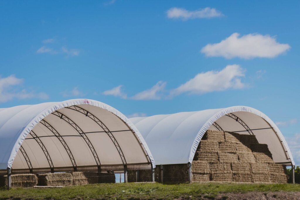 Du champ à l'alimentation : six éléments à prendre en compte lors du stockage du foin