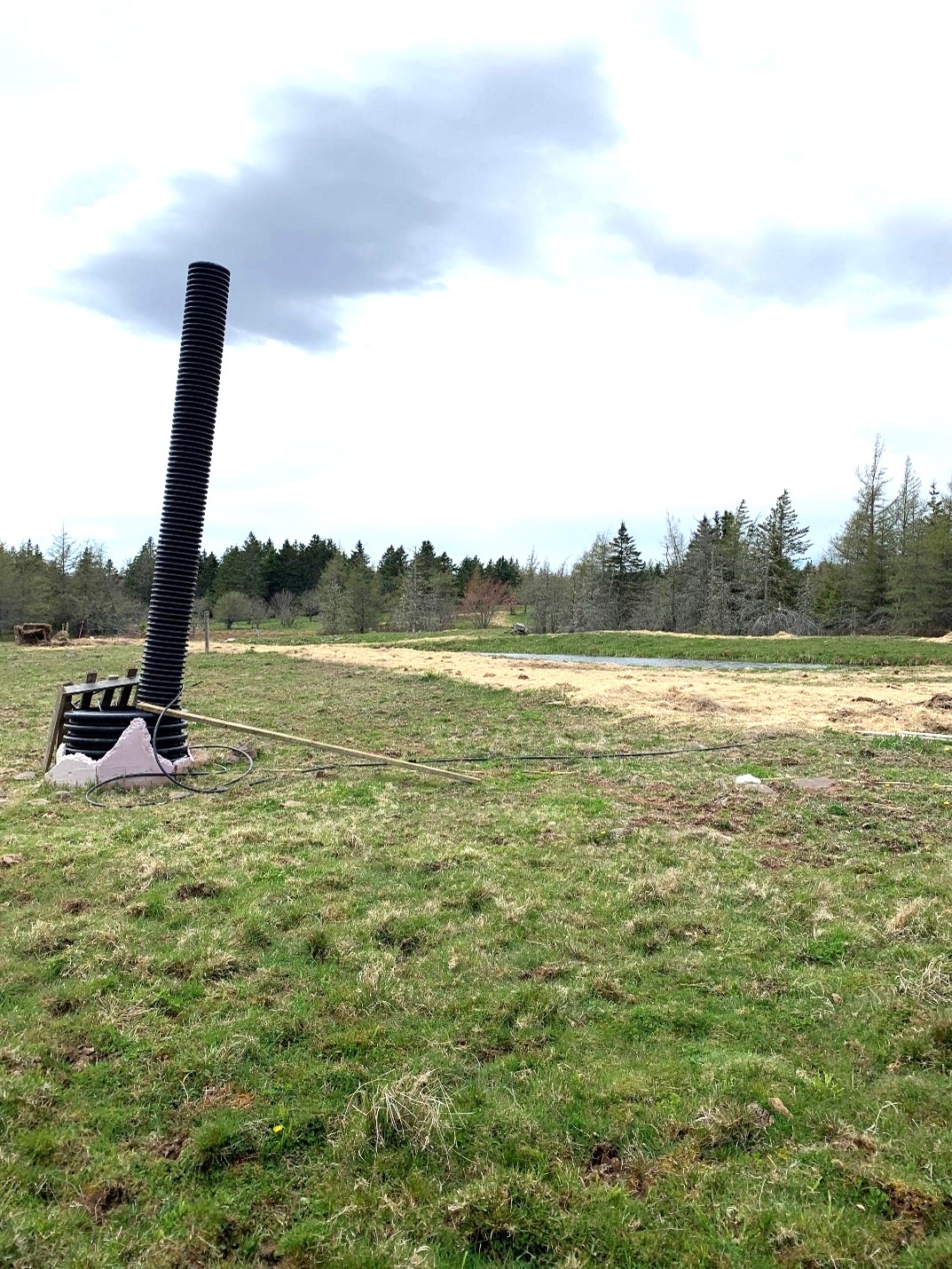 vertical well with refilling water tote